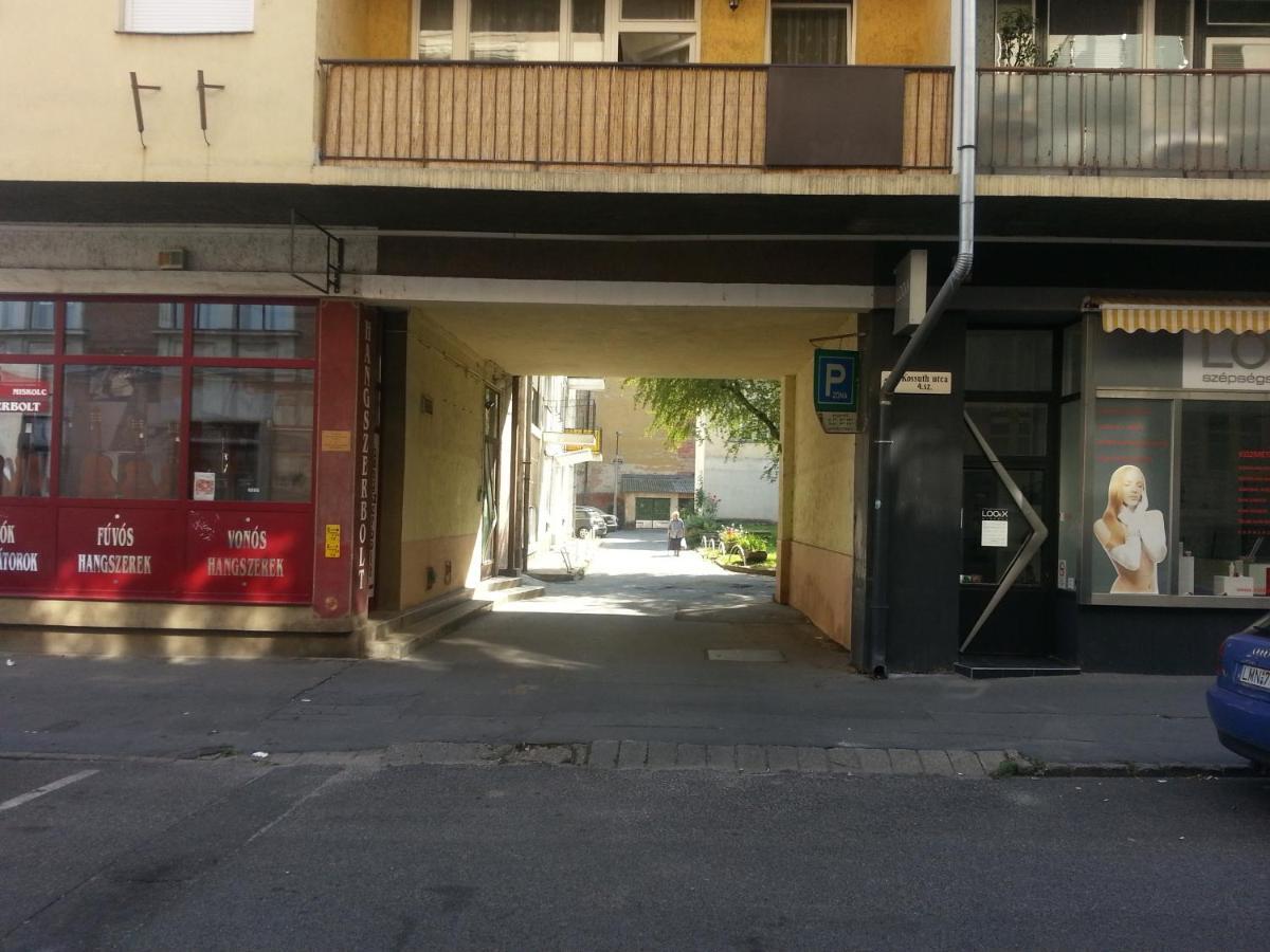 Downtown Apartment Miskolc Exteriör bild
